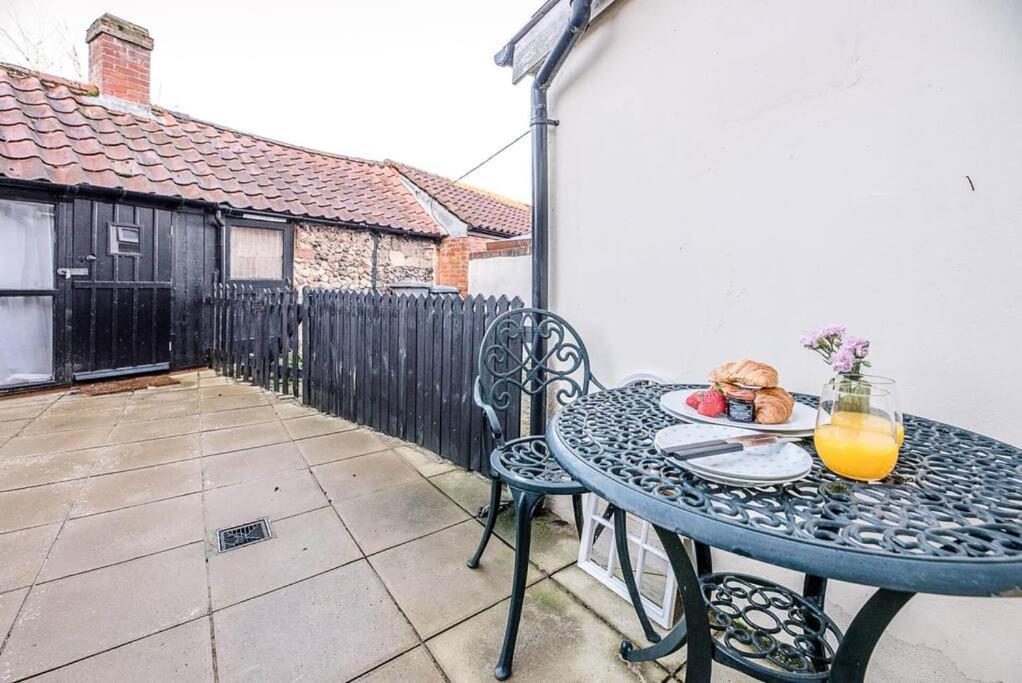 Button Cottage, Wickham Market Extérieur photo